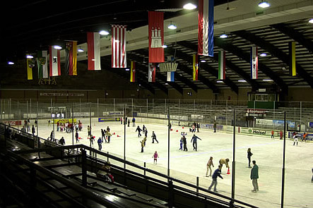 Datei:Eissporthalle Südpark.jpg