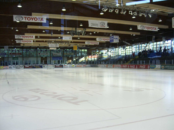 Datei:Eissporthalle im Sportzentrum Landsberg.jpg