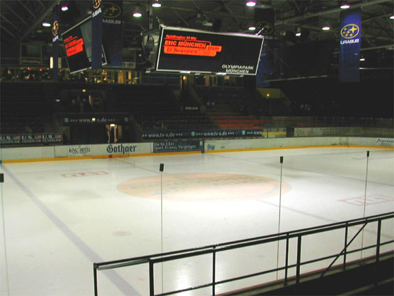 Datei:Olympia-Eissportzentrum München.jpg