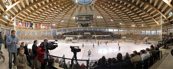 Datei:Eisstadion am Kobelhang.jpg