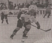 Eine weitere Spielszene aus dem Aschrottpark im Spiel gegen Bad Nauheim. Quelle: Spohr